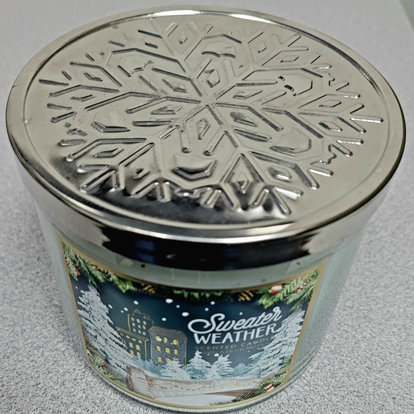 🎄🎁🆕️Sweater Weather Scented Candle by Bath & Body Works🕯 - Picture 2 of 3